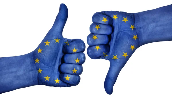 Mão com polegar para cima e para baixo com a bandeira da UE pintada. Símbolo de positividade e crise na união europeia . — Fotografia de Stock