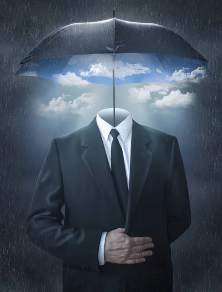 Muž bez hlavy pod kouzelný deštník. — Stock fotografie