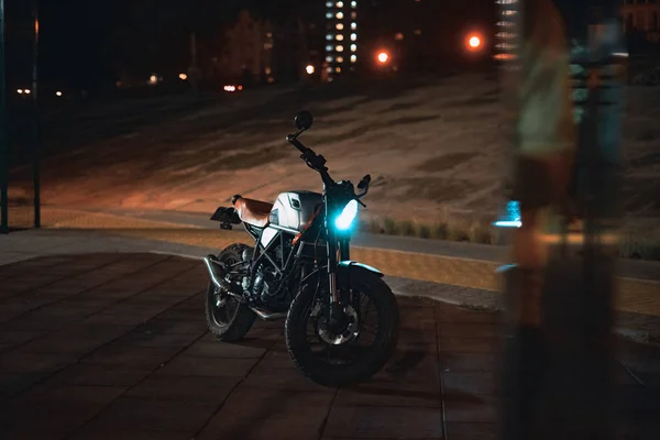 Cafe racer scrambler μοτοσικλέτα, ντεμοντέ όχημα με λειτουργία — Φωτογραφία Αρχείου