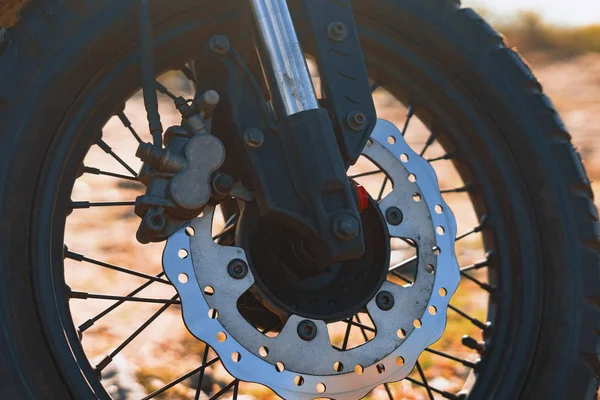 Old style spoked motorcycle wheel with disk brakes — Stock Photo, Image