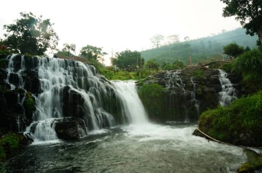 Belawan şelalesi İjen dağlık bölgesinde yer almaktadır ve Bondowoso bölgesinin turistik beldelerinden biridir, su berrak ve temiz ve hava serindir.