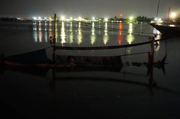 Barco Pesca Tradicional Que Todavía Utiliza Equipo Pesca Tradicional Este — Foto de Stock
