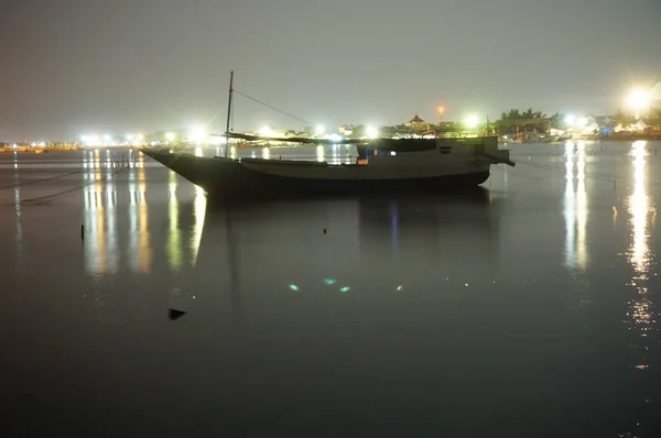 Traditionelles Fischerboot Das Immer Noch Traditionelle Fischereiausrüstung Verwendet Dieses Boot — Stockfoto