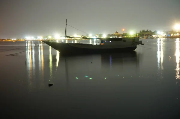 Traditionelles Fischerboot Das Immer Noch Traditionelle Fischereiausrüstung Verwendet Dieses Boot — Stockfoto