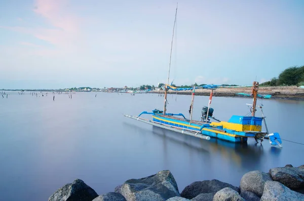 Traditionella Fiskefartyg Som Fortfarande Använder Traditionella Fiskeredskap Denna Båt Gjord — Stockfoto