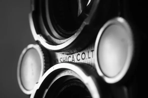 Eski kameranın bir parçası ve aynı zamanda eski kamera kullanıcılarına rahatlık sağlayan lüks bir tasarımı olan vintage kameranın geri kalanı.