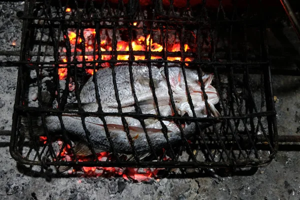 Process Making Grilled Fish Using Fire Charcoal Become Javanese Special — Stock Photo, Image