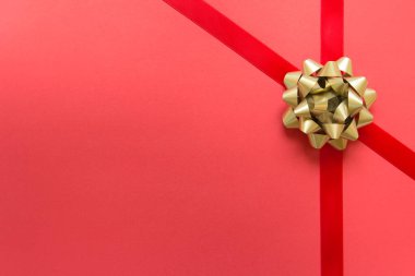 Present birthday backgound with golden bow