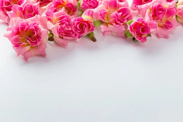 Arrangement of roses on top with blank space — Stok fotoğraf