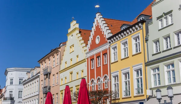 Colorful facades at the market square in Greifswald — Stock Photo, Image