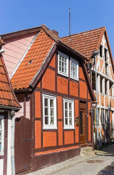 Casa con entramado de madera en la ciudad histórica Lauenburg — Foto de Stock