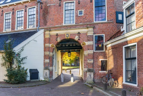 Stadspoort Gardepoort in het historische centrum van Groningen — Stockfoto