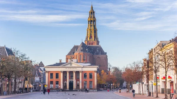 Tarihsel Der Aa-kerk Kilisesi Groningen 'deki balık pazarında. — Stok fotoğraf