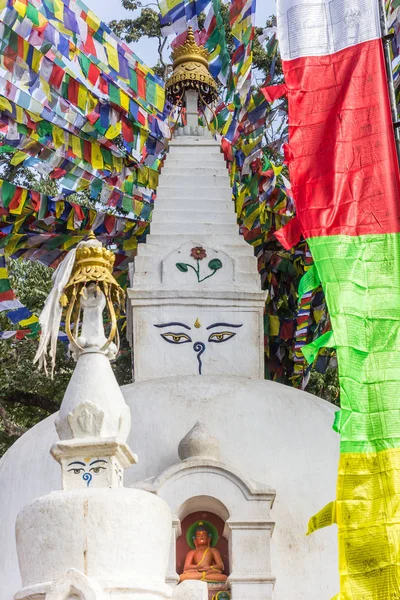 Pequeña estupa en el templo Swayambhunath en Katmandú — Foto de Stock