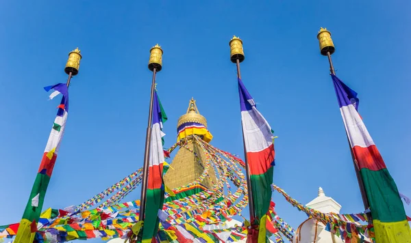Bandiere colorate al Boudhanath stupa di Kathmandu — Foto Stock