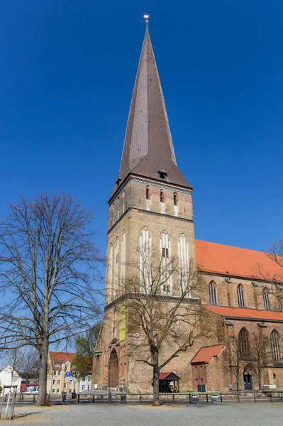 Történelmi Petrikirche templom Hanseatic városban Rostock — Stock Fotó
