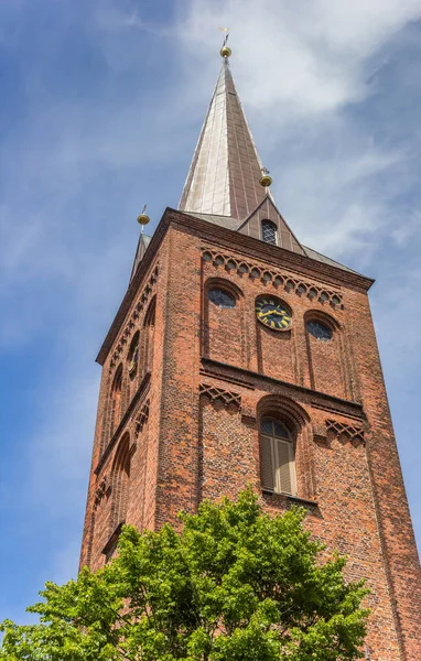Tour de l'église Nikolaikirche à Plon — Photo