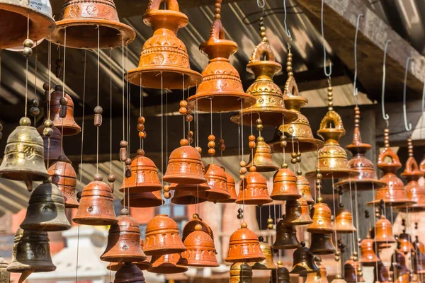 Little pottery bellls in a market stall in Bhaktapur — 스톡 사진