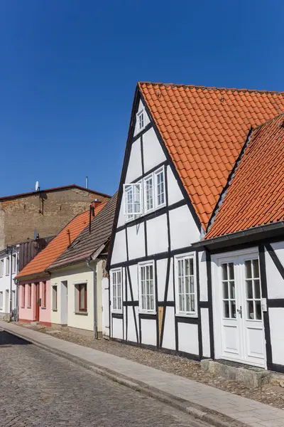 グリムメンの旧市街にある白い半木造の家 — ストック写真