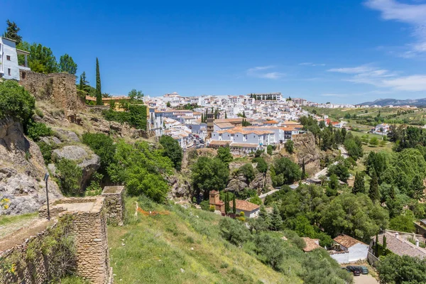 Levante şehir duvarı ve Ronda 'nın beyaz evleri — Stok fotoğraf