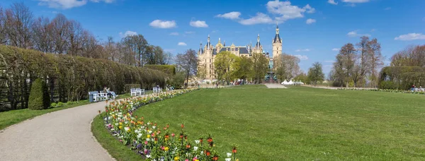 Blütenpanorama im Schweriner Schlossgarten — Stockfoto