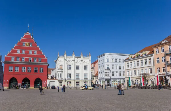 Edificios históricos en la plaza central del mercado de Hanseatic cit —  Fotos de Stock