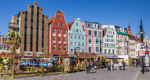 Panoráma a nyári vásár a University Square Rostock — Stock Fotó