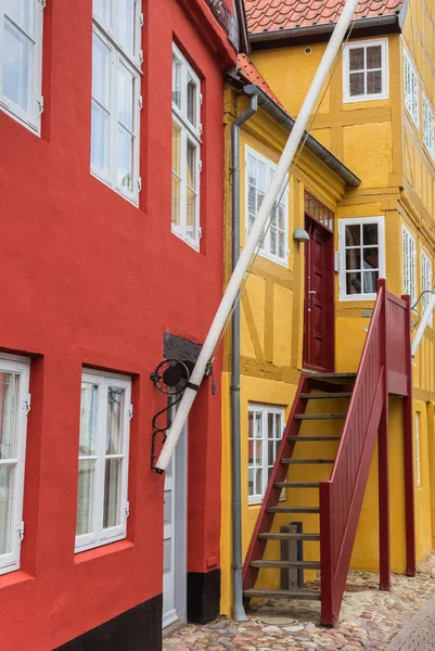 Escaleras de madera en una casa de entramado de madera en Haderslev — Foto de Stock