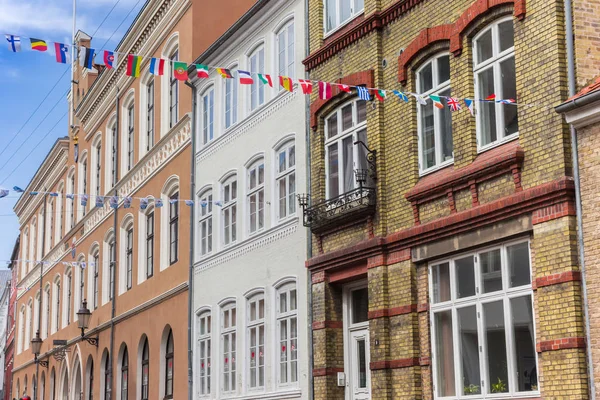 Fachadas de antiguos edificios de apartamentos en Haderslev — Foto de Stock