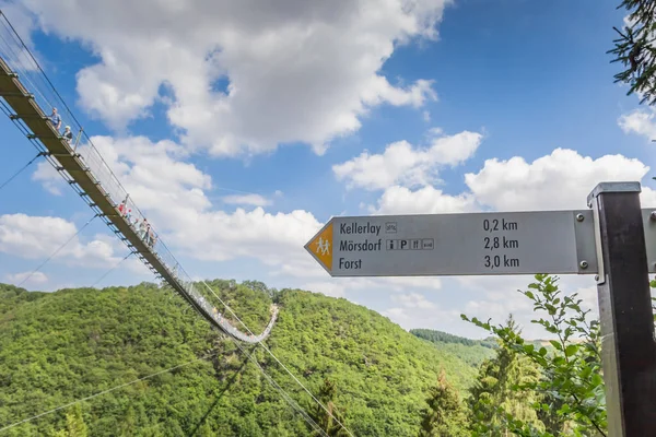 Toeristenbord Met Wandelpaden Bij Geierlay Hangbrug Duitsland — Stockfoto