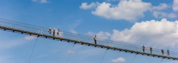 Panorama Tourists Crossing Suspension Bridge Geierlay Germany — Stock Photo, Image