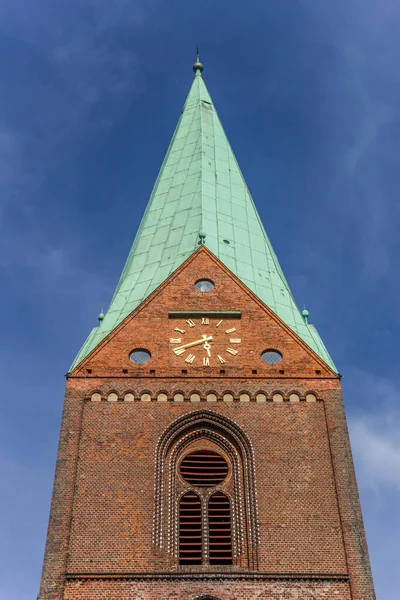 Almanya Nın Kiel Kentindeki Tarihi Nikolai Kilisesinin Kulesi — Stok fotoğraf