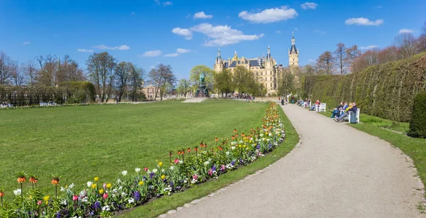 Tulpenpanorama Schweriner Schlossgarten — Stockfoto