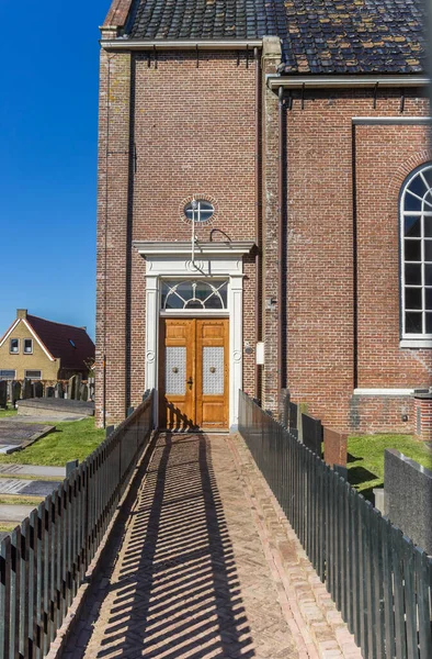 Ścieżka Prowadząca Wejścia Zabytkowego Kościoła Heeg Holandia — Zdjęcie stockowe