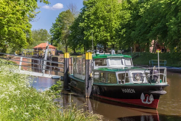 Loď Zámek Centrálním Kanálu Harenu Německo — Stock fotografie