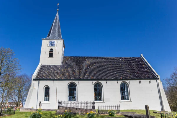 荷兰Vierhuizen历史村的小白人教堂 — 图库照片
