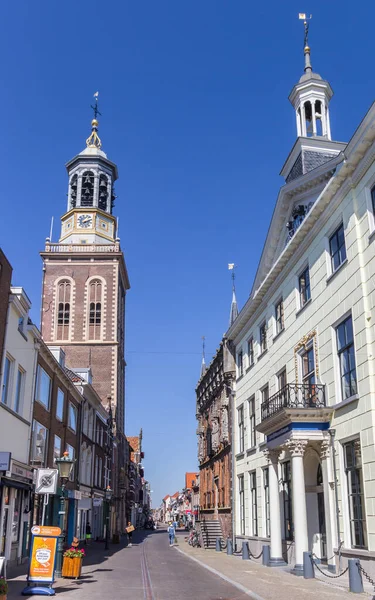 Hollanda Kampen Tarihi Kulesi Olan Cadde — Stok fotoğraf