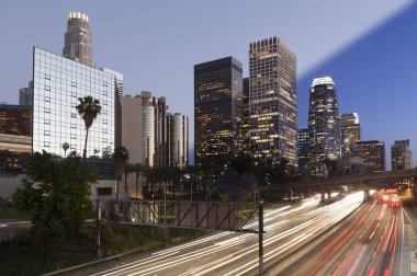 Los Angeles şehir merkezinde alacakaranlık geçiş