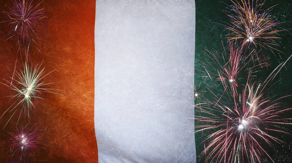 Fildişi Sahili bayrağı havai fişek Grunge kavramı gerçek kumaş — Stok fotoğraf