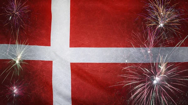 Dánsko vlajky ohňostroj Grunge koncept skutečné tkanina — Stock fotografie