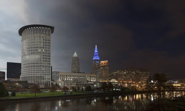 Cleveland skyline giorno in centro — Foto Stock