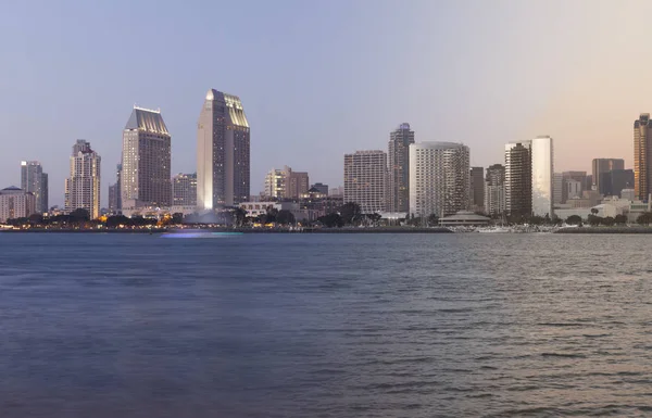 Coucher de soleil sur San Diego Skyline au crépuscule Images De Stock Libres De Droits