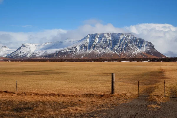 冬の Grundafjordur アイスランドの山 — ストック写真