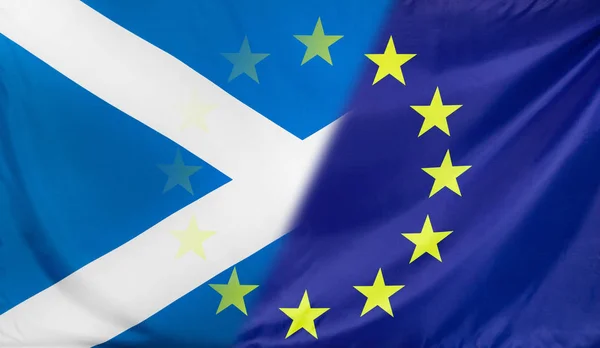 Europeiska flaggan samman med flaggan i Skottland — Stockfoto