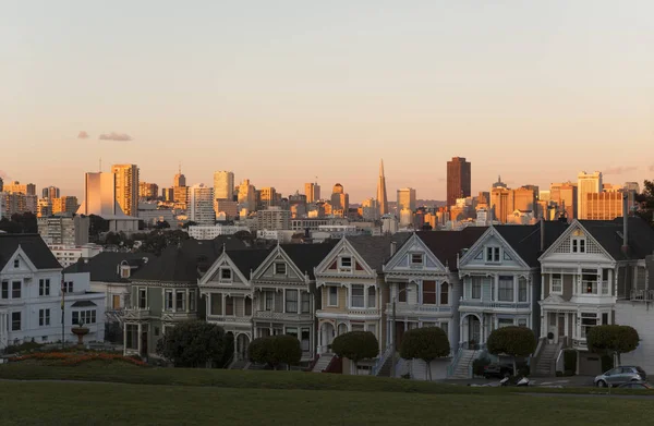 旧金山的天际线日落 — 图库照片