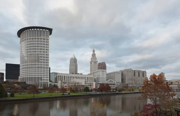 Cleveland skyline van downtown dag — Stockfoto