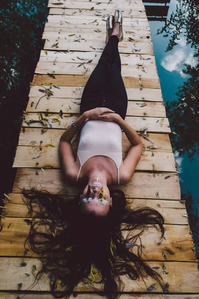 Menina Bonita Maiô Praia — Fotografia de Stock