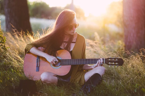 Young Woman Playing Guitar Field — Stock Photo, Image