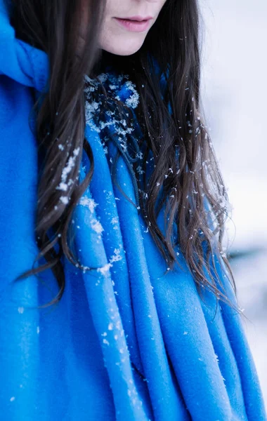 Piękna Dziewczyna Niebieskim Szaliku — Zdjęcie stockowe