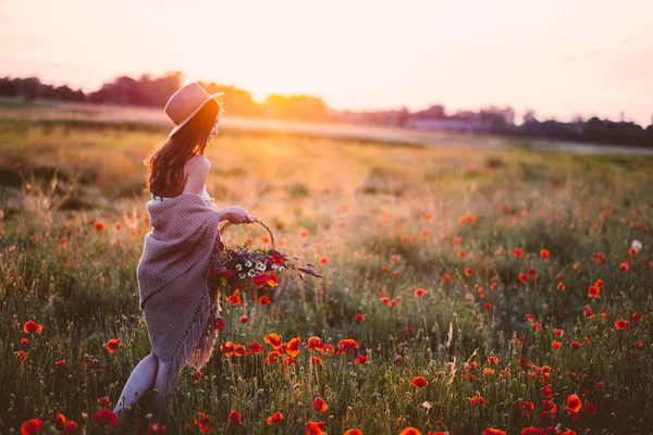 Young Beautiful Woman Posing Field Sunset — Stock Photo, Image
